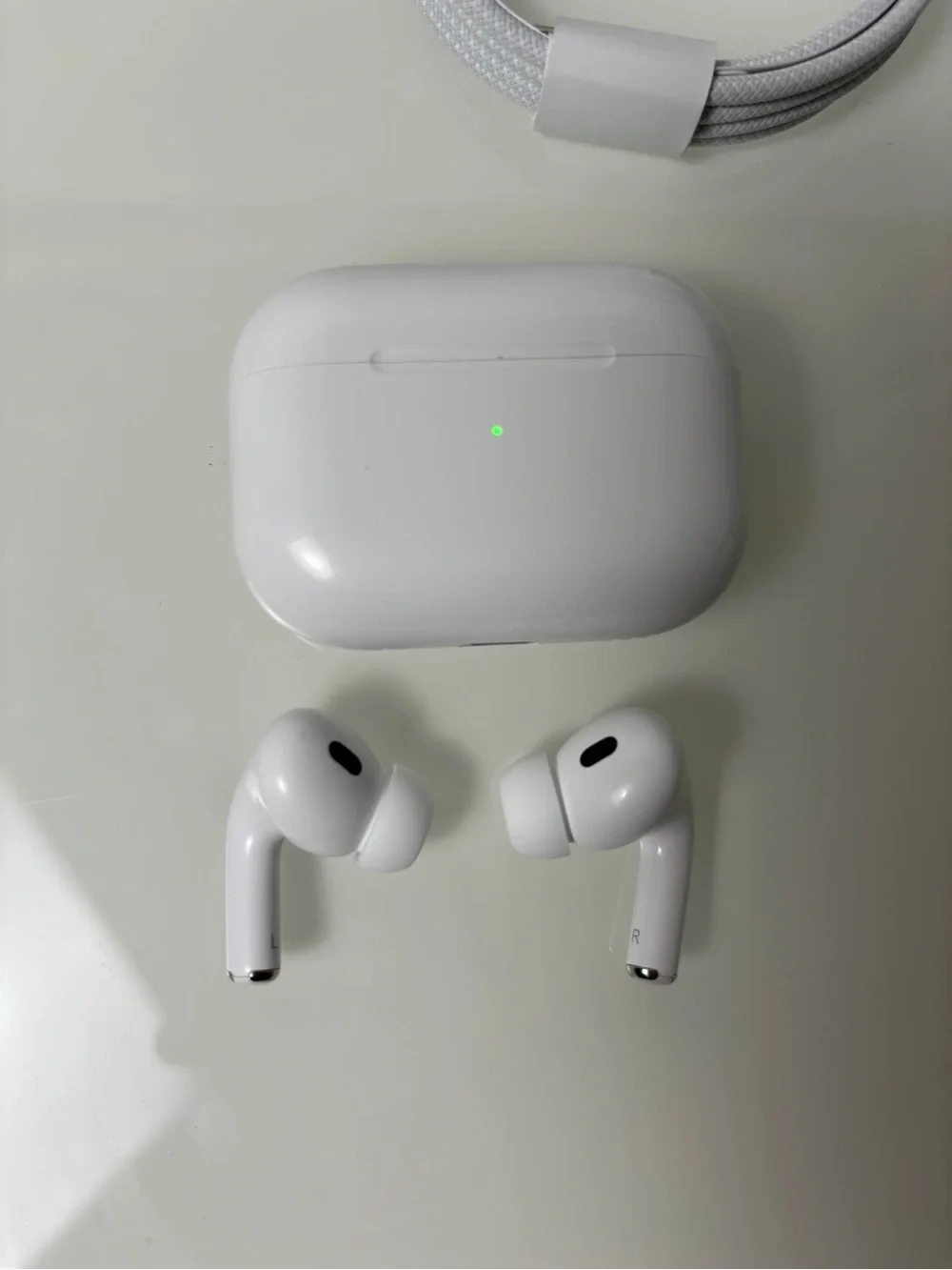 Apple White AirPods Pro with Case, Cable and Extra Ear Tips